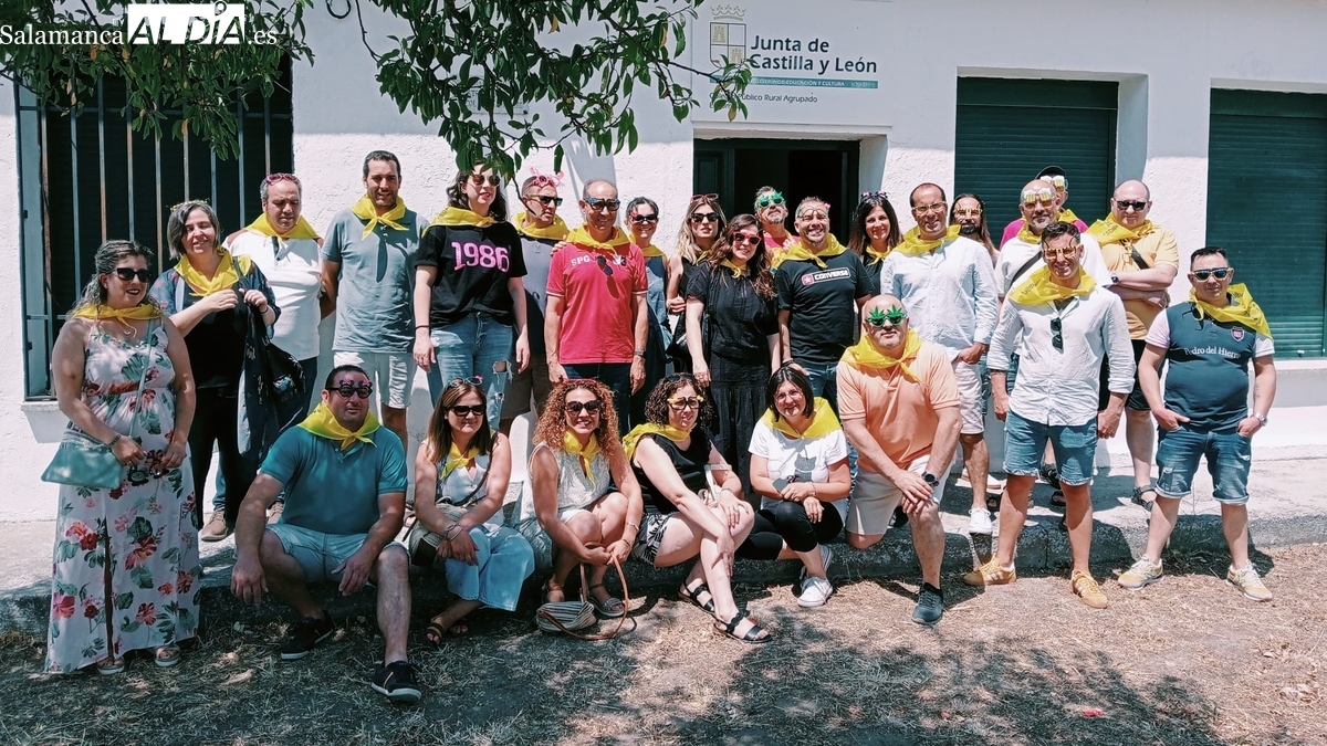 Emotivo reencuentro de alumnos en Villar de Peralonso