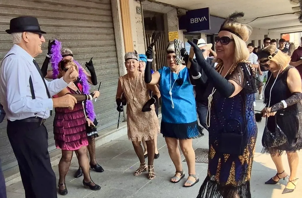 Foto 3 - Una tradici&oacute;n que no se pierde: la m&iacute;tica Pe&ntilde;a La Cabra vuelve a las calles este Jueves de ferias repartiendo carcajadas y bailes