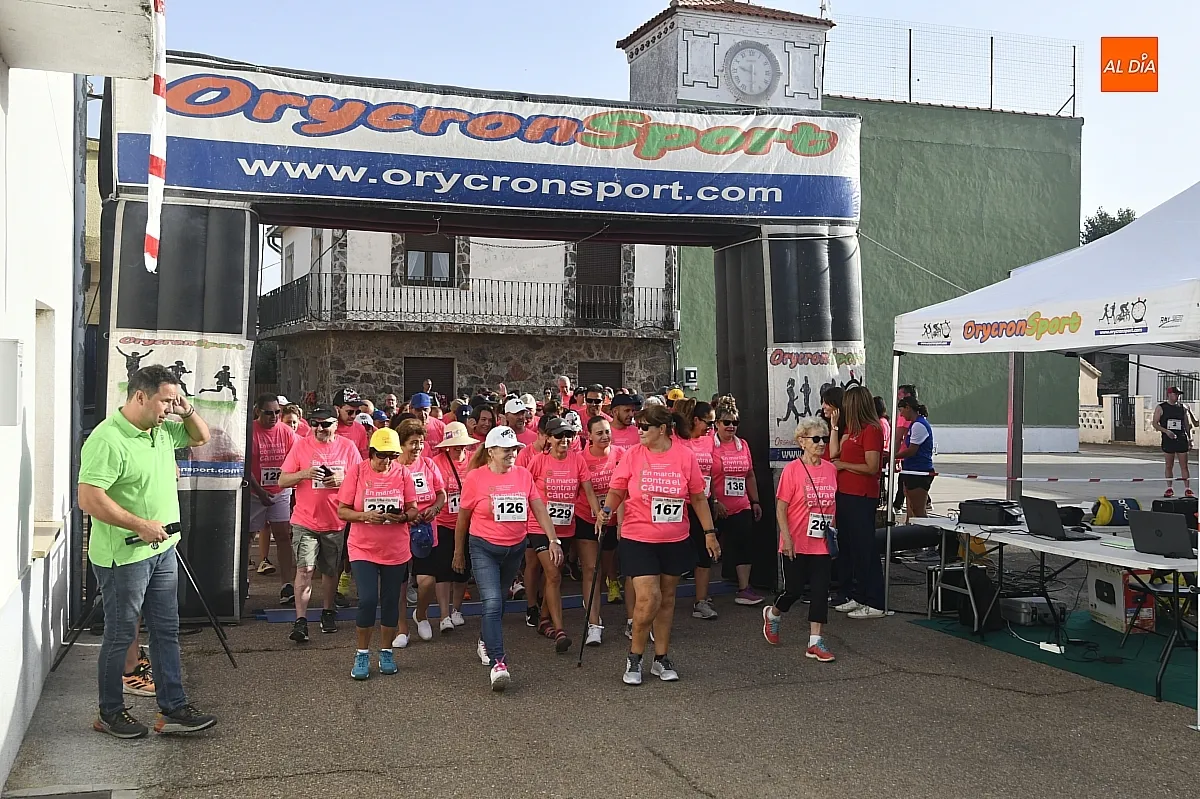 Foto 11 - Jos&eacute; Antonio G&oacute;mez y Ester Rodr&iacute;guez se adjudican la 4&ordf; Carrera de Morasverdes a favor de la AECC