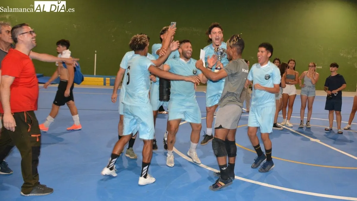 Participantes en el partido de la final del campeonato