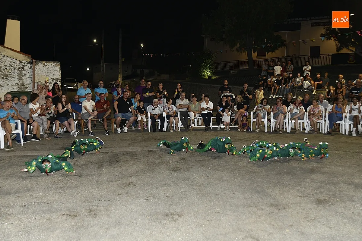 Desfile de disfraces que cerraría las fiestas de San Benito en Saelices El Chico / Fotos: Adrián M.Pastor
