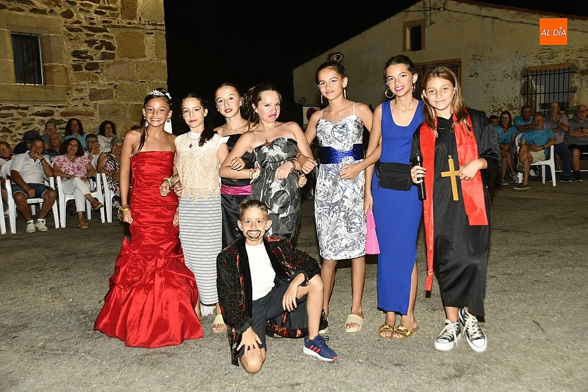 Desfile de disfraces que cerraría las fiestas de San Benito en Saelices El Chico / Fotos: Adrián M.Pastor