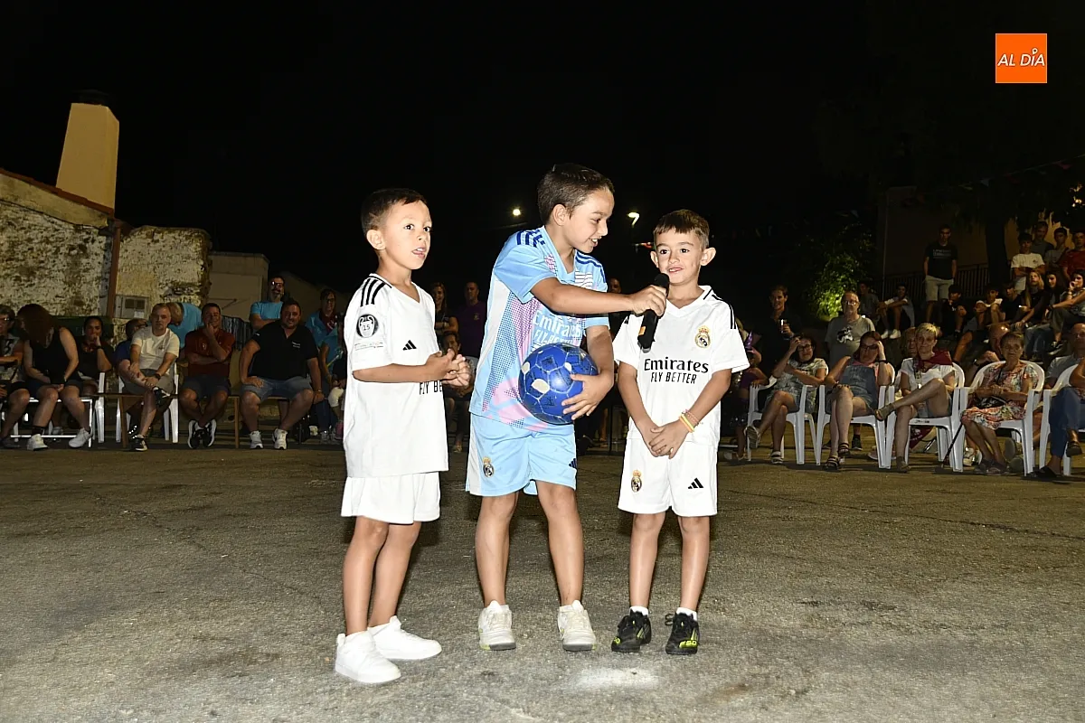 Desfile de disfraces que cerraría las fiestas de San Benito en Saelices El Chico / Fotos: Adrián M.Pastor