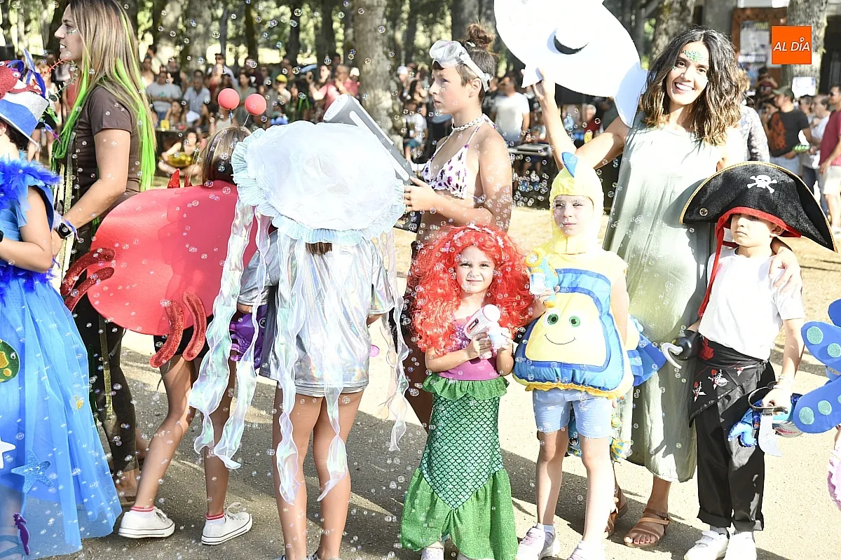 Desfile de disfraces en la semana cultural veraniega de Navasfrías/ Fotos: Adrián M.Pastor