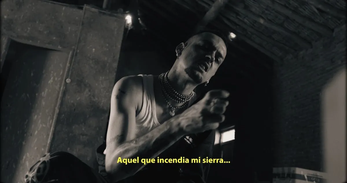 Una de las imágenes del vídeo de la canción de Lemus titulada Doña Dolores
