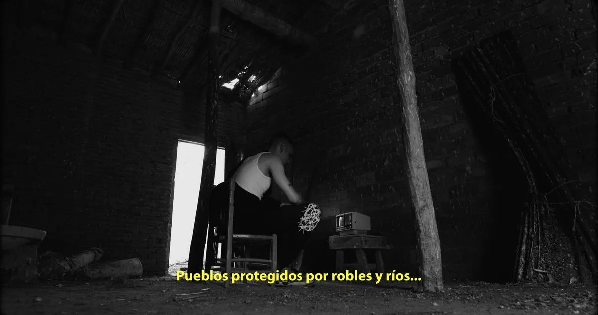 Una de las imágenes del vídeo de la canción de Lemus titulada Doña Dolores