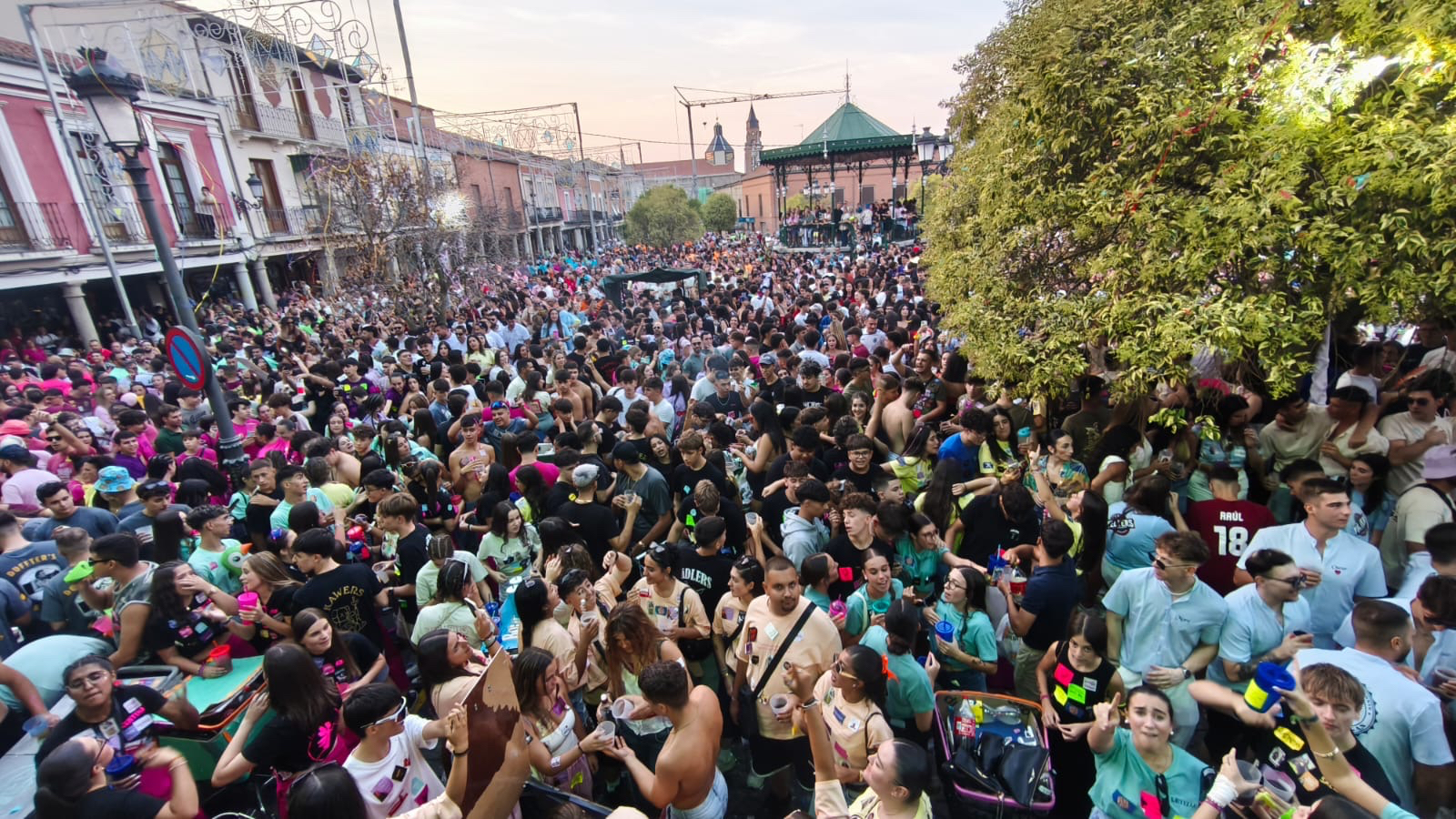 Explosión de color y alegría en la bienvenida a las Ferias y Fiestas de Peñaranda