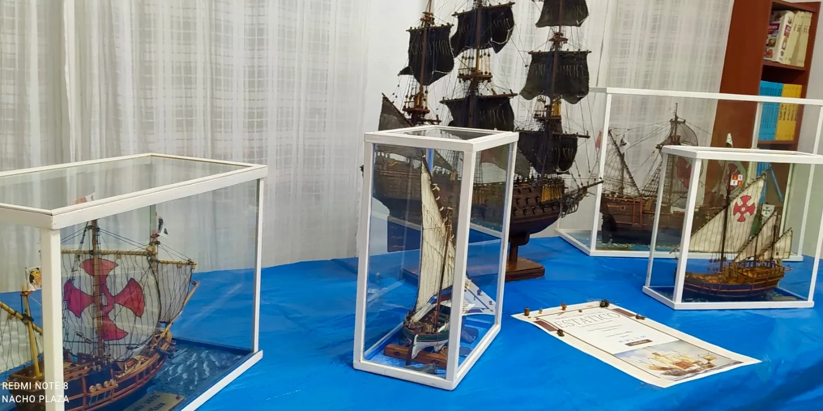 Foto 4 - Expectaci&oacute;n en la Biblioteca de Cantaracillo para vivir la primera exposici&oacute;n de modelismo naval de Nacho Plaza