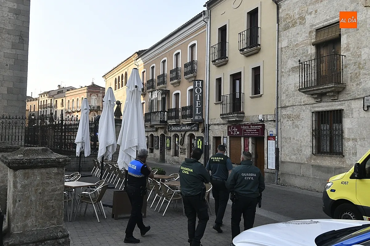 Foto 3 - Miembros de varios organismos logran evitar el suicidio de una mujer en el centro hist&oacute;rico