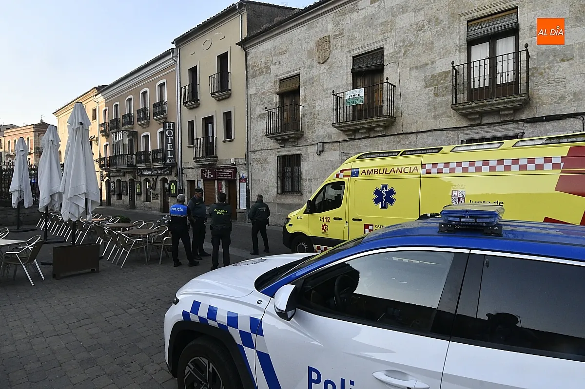 Foto 5 - Miembros de varios organismos logran evitar el suicidio de una mujer en el centro hist&oacute;rico