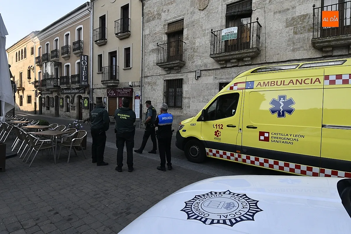 Foto 6 - Miembros de varios organismos logran evitar el suicidio de una mujer en el centro hist&oacute;rico