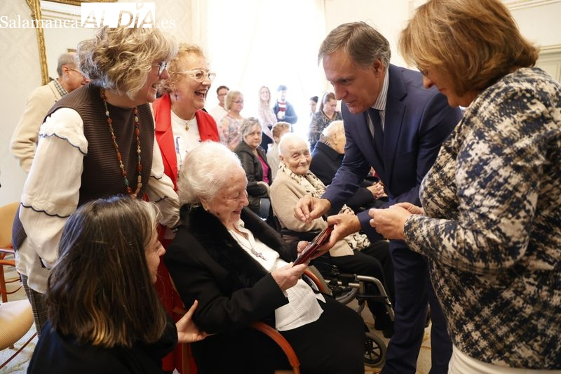 Homenaje a centenarios y bodas de oro en Salamanca: plazos
