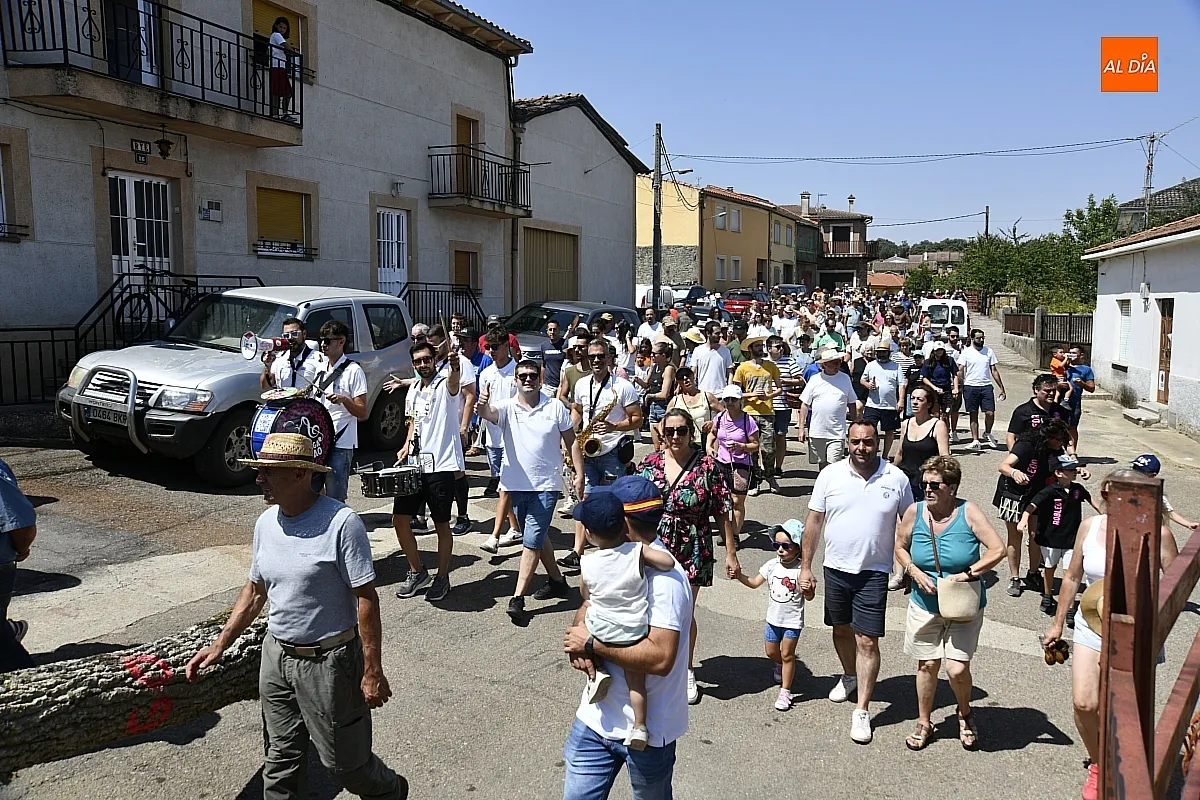 Izado Roble quintos del 60 en Robleda/ Fotos: Adrián M.Pastor