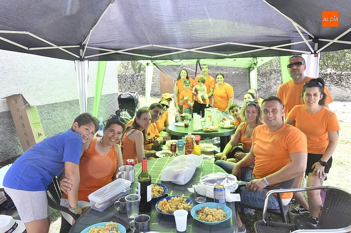 Paella popular para abrir fiestas en Casillas de Flores / Fotos: Adrián M.Pastor