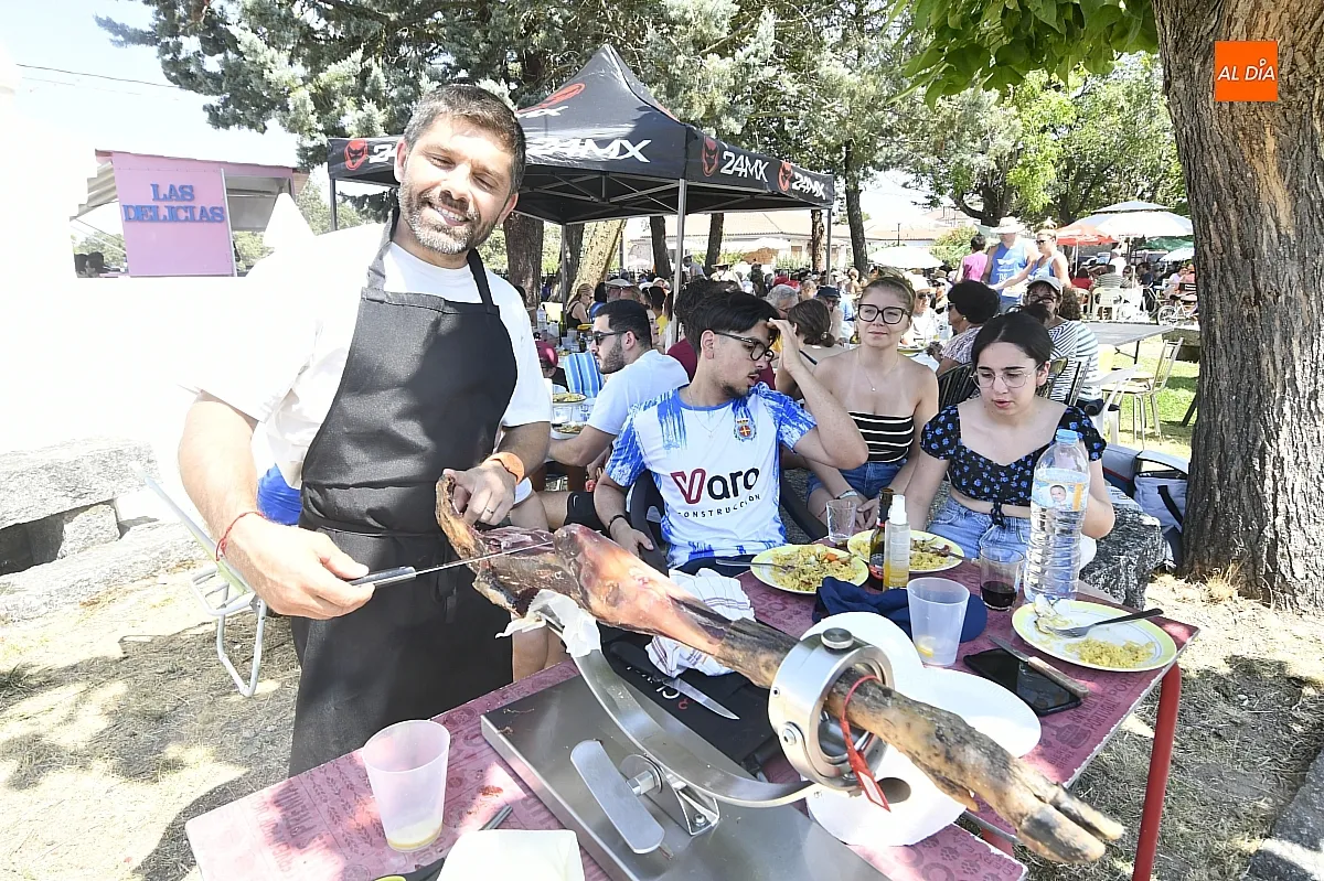 Paella popular para abrir fiestas en Casillas de Flores / Fotos: Adrián M.Pastor