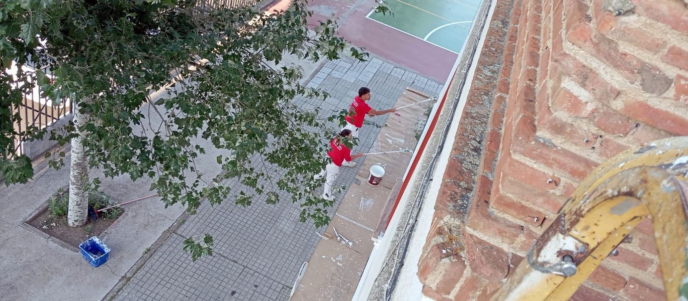 Pinecoal Alba de Tormes renueva la fachada del colegio