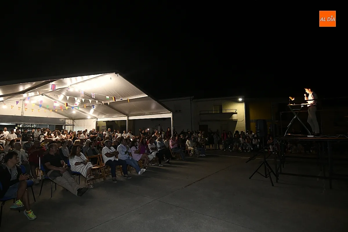 Pregón y disfraces para abrir las fiestas de SAn Bartolomé en Morasverdes/ Fotos: Adrián M.Pastor