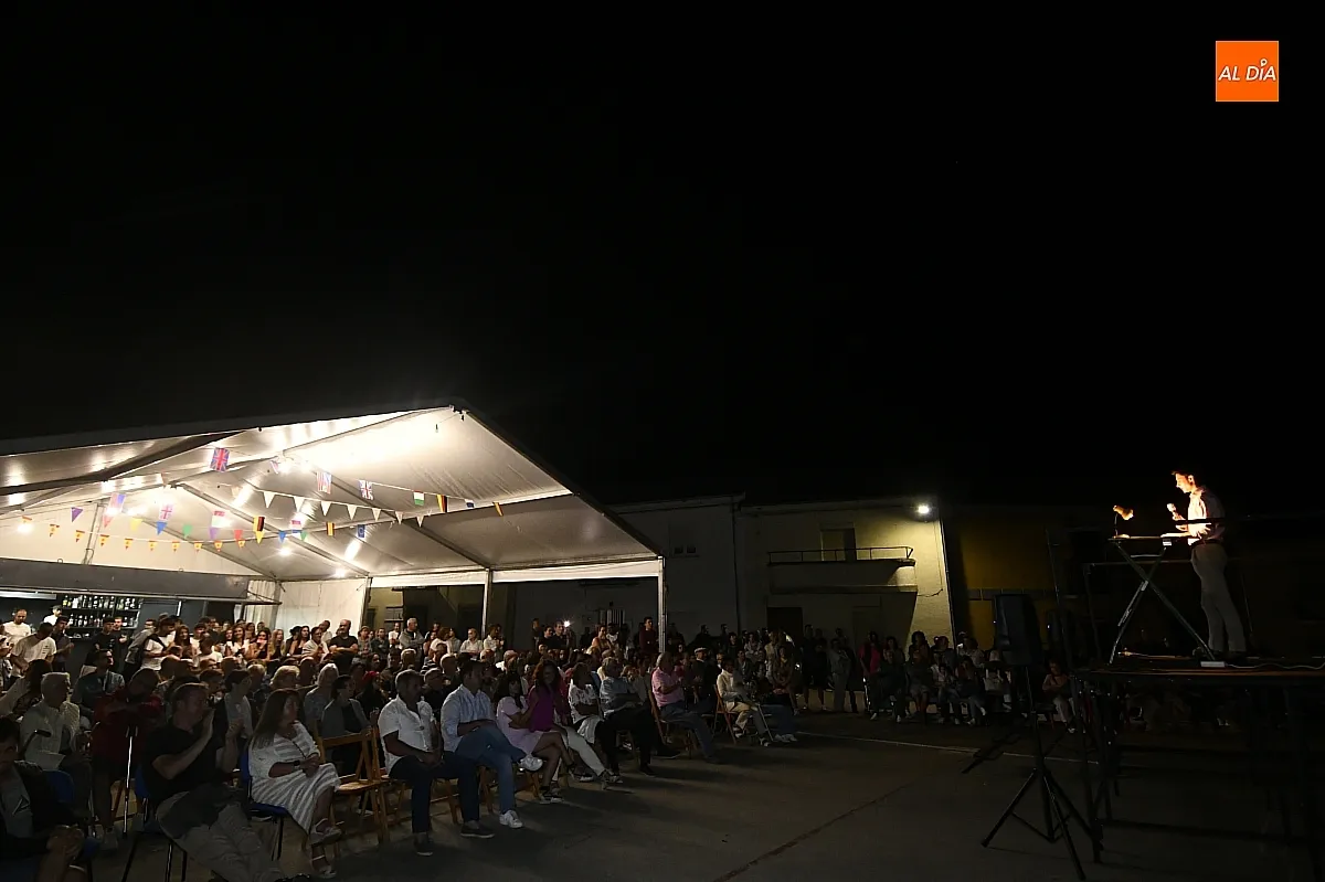 Pregón y disfraces para abrir las fiestas de SAn Bartolomé en Morasverdes/ Fotos: Adrián M.Pastor