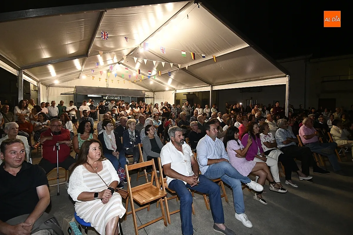Pregón y disfraces para abrir las fiestas de SAn Bartolomé en Morasverdes/ Fotos: Adrián M.Pastor