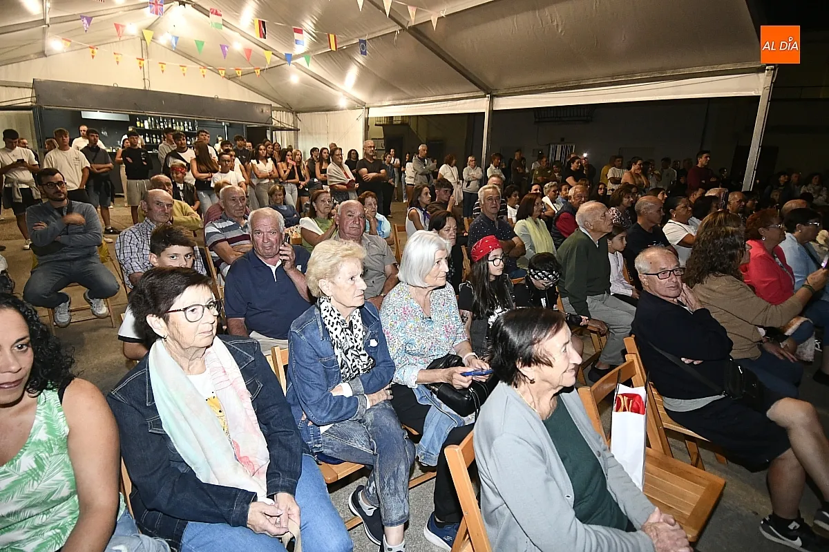 Pregón y disfraces para abrir las fiestas de SAn Bartolomé en Morasverdes/ Fotos: Adrián M.Pastor