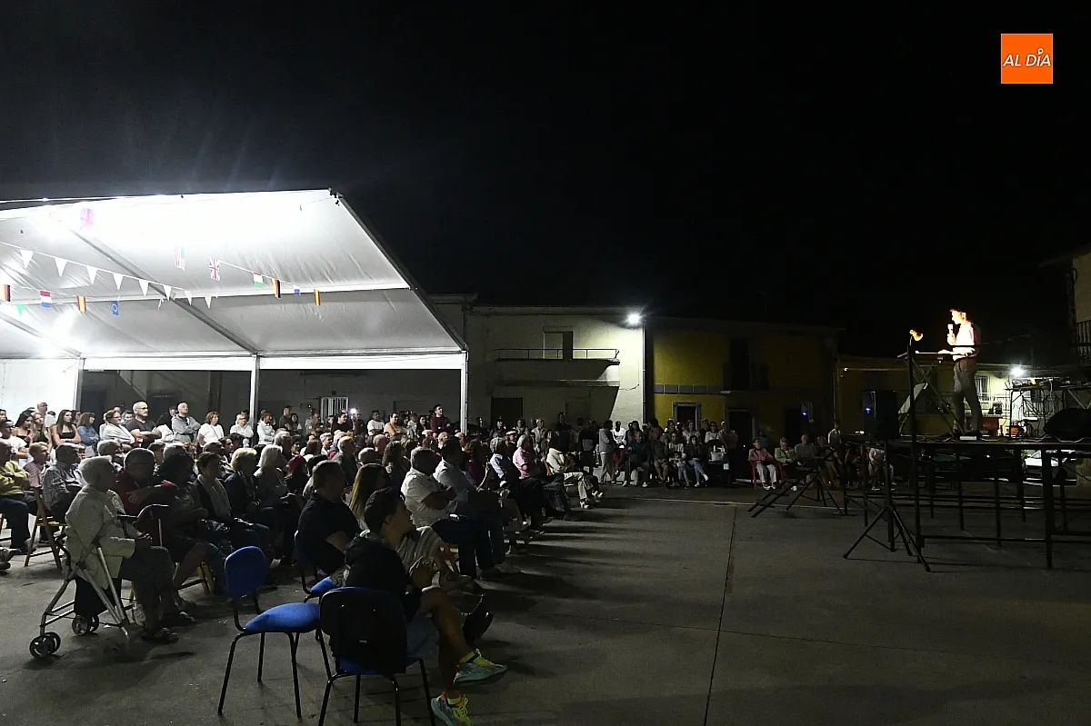 Pregón y disfraces para abrir las fiestas de SAn Bartolomé en Morasverdes/ Fotos: Adrián M.Pastor
