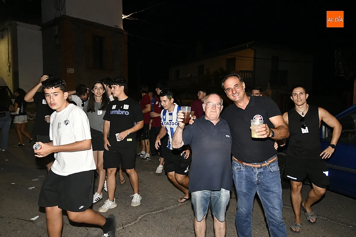 Pregón y peñas en Fuentes de Oñoro en fiestas de La Asunción / Fotos: Adrián M.Pastor