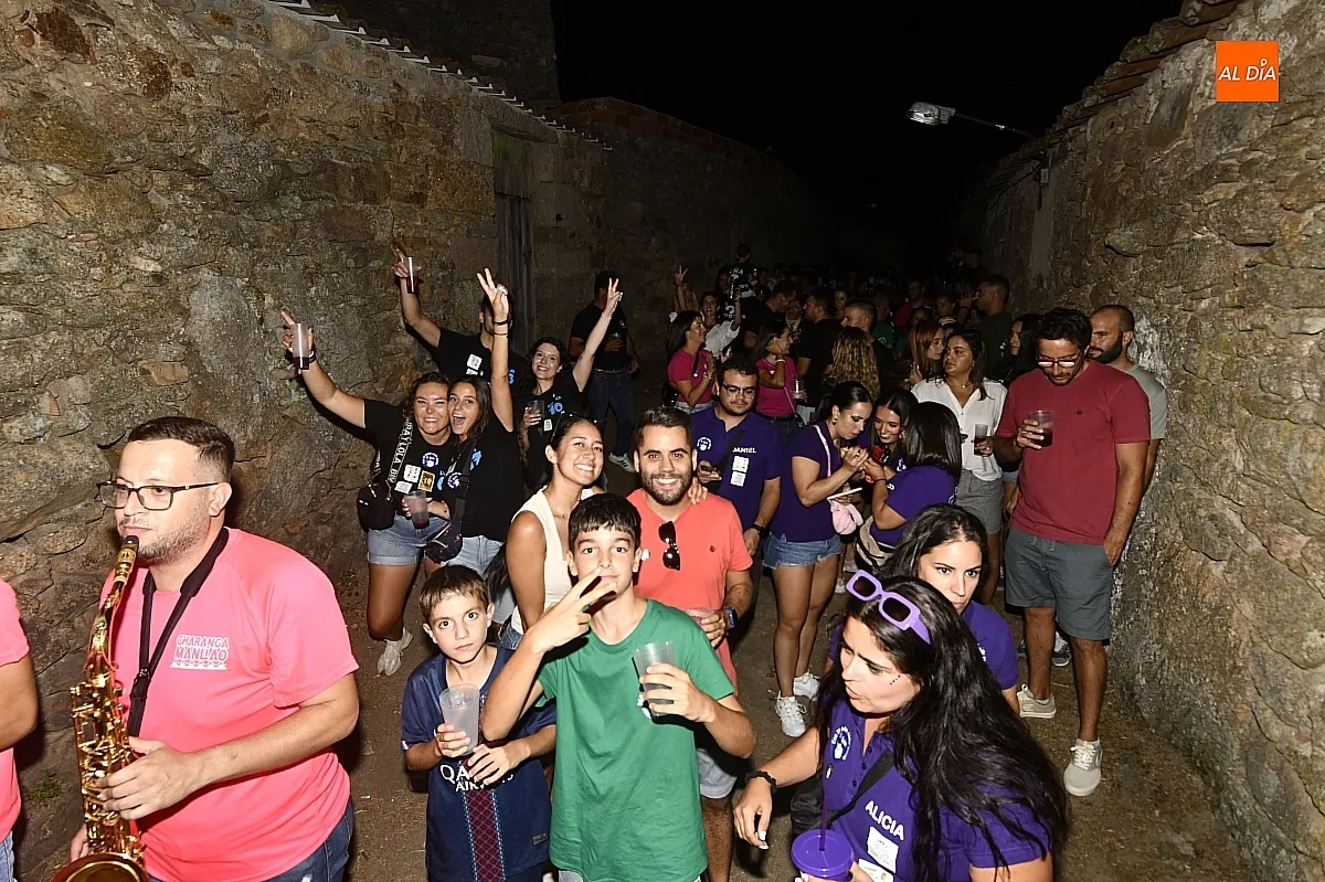 Pregón y peñas en Fuentes de Oñoro en fiestas de La Asunción / Fotos: Adrián M.Pastor