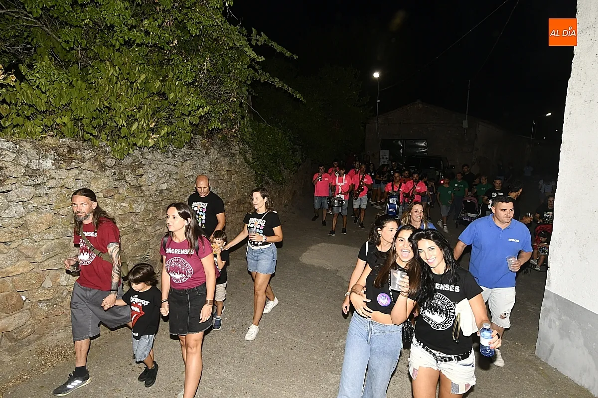 Pregón y peñas en Fuentes de Oñoro en fiestas de La Asunción / Fotos: Adrián M.Pastor