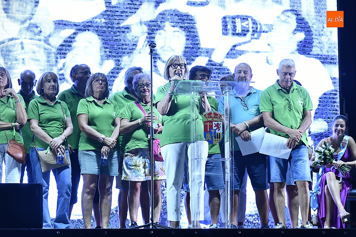 Las peñas inician fiestas de La Asunción en Fuentes de Oñoro