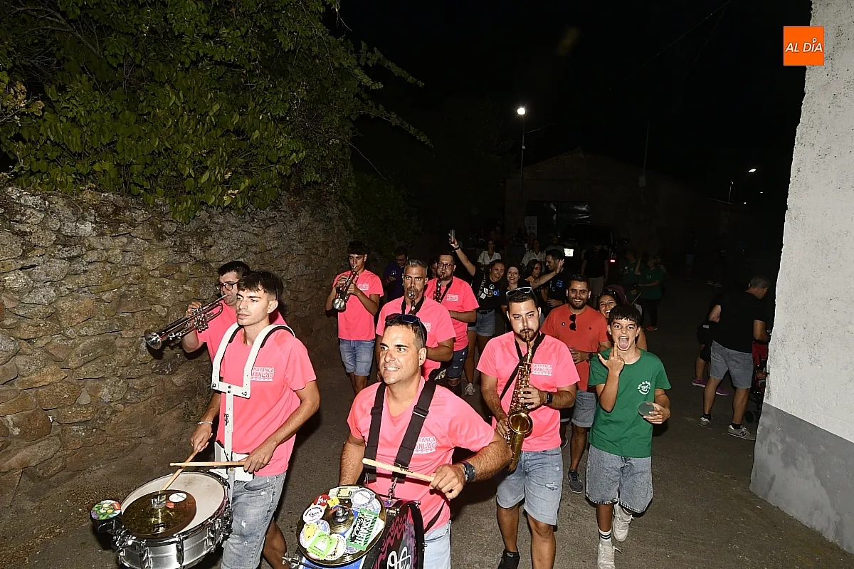 Pregón y peñas en Fuentes de Oñoro en fiestas de La Asunción / Fotos: Adrián M.Pastor