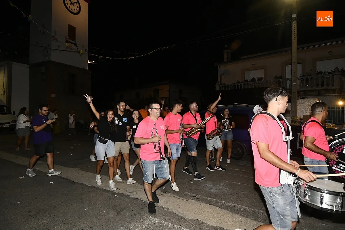 Pregón y peñas en Fuentes de Oñoro en fiestas de La Asunción / Fotos: Adrián M.Pastor