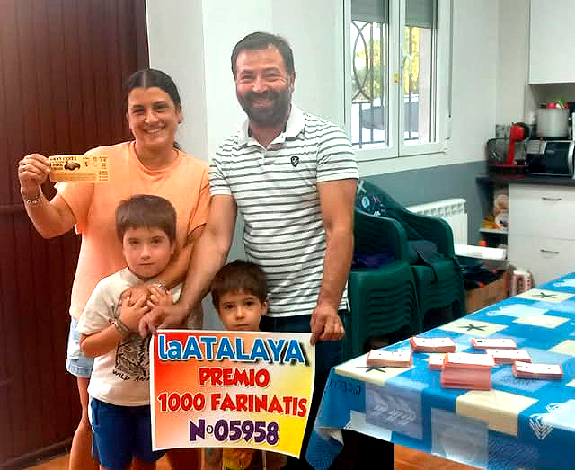 Entrega de 1.000 farinatis por la Peña de San Miguel de La Atalaya