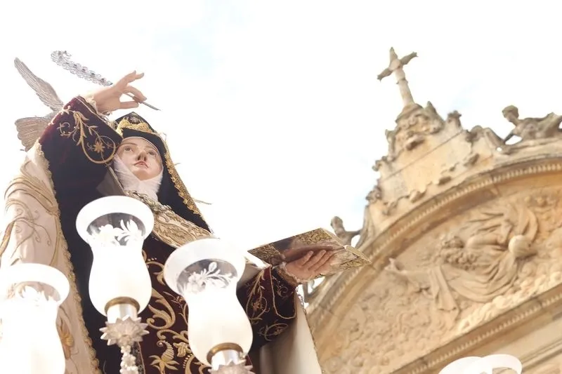 Foto 16 - Alba de Tormes se rinde a Santa Teresa en la emotiva procesi&oacute;n que abre la Transverberaci&oacute;n