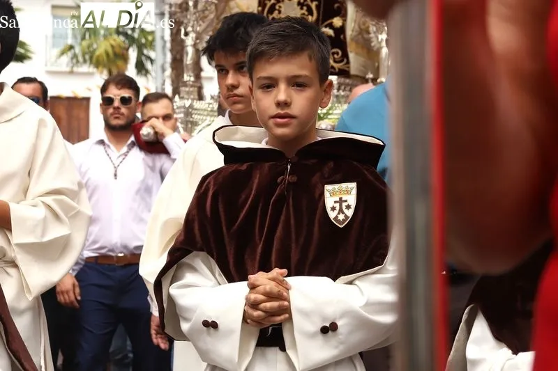 Foto 7 - Alba de Tormes se rinde a Santa Teresa en la emotiva procesi&oacute;n que abre la Transverberaci&oacute;n