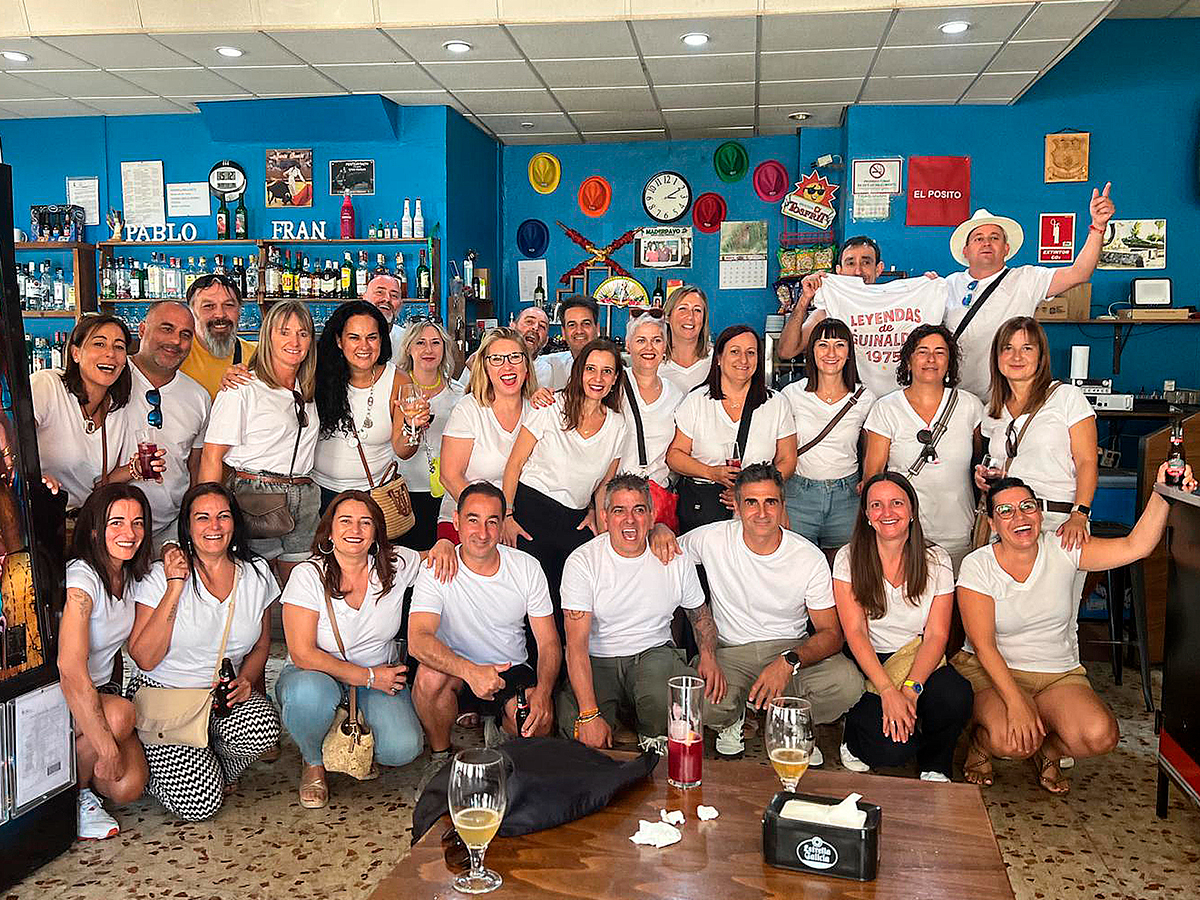 Quintos año 1975  Fuenteguinaldo celebran 50 aniversario