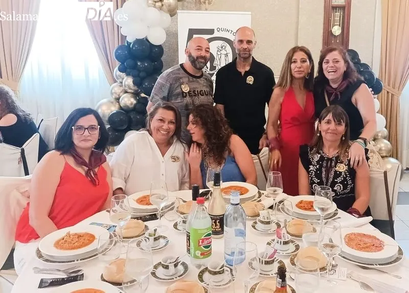 Foto 11 - La generaci&oacute;n del 75 se abraza en Alba de Tormes "con los recuerdos de la infancia y la experiencia de los a&ntilde;os"