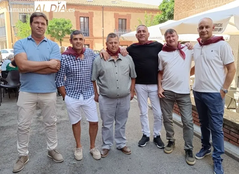 Foto 10 - La generaci&oacute;n del 75 se abraza en Alba de Tormes "con los recuerdos de la infancia y la experiencia de los a&ntilde;os"