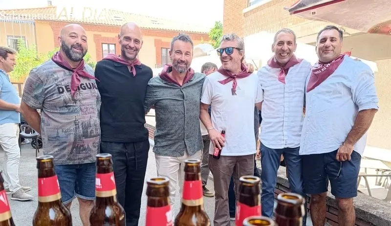 Foto 8 - La generaci&oacute;n del 75 se abraza en Alba de Tormes "con los recuerdos de la infancia y la experiencia de los a&ntilde;os"