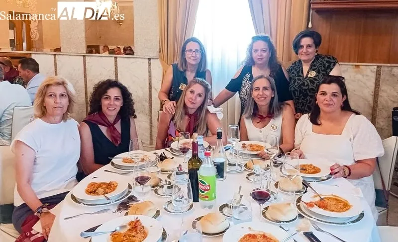 Foto 7 - La generaci&oacute;n del 75 se abraza en Alba de Tormes "con los recuerdos de la infancia y la experiencia de los a&ntilde;os"
