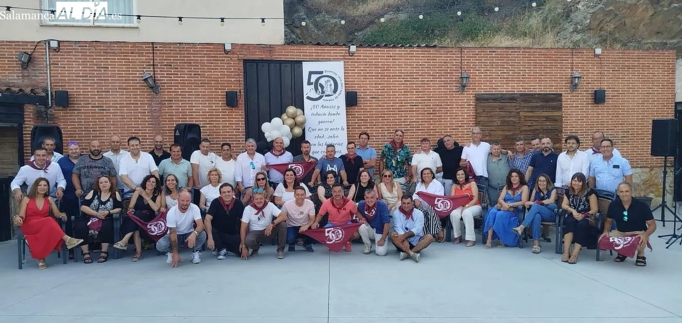 Foto 4 - La generaci&oacute;n del 75 se abraza en Alba de Tormes "con los recuerdos de la infancia y la experiencia de los a&ntilde;os"