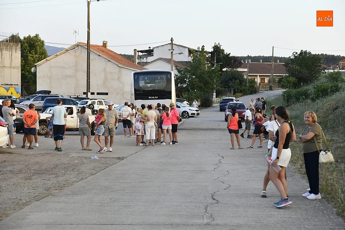 Foto 2 - Robleda y Fuenteguinaldo se vuelcan para atender a cerca de 300 vecinos desalojados de El Payo