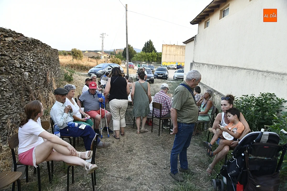 Foto 11 - Robleda y Fuenteguinaldo se vuelcan para atender a cerca de 300 vecinos desalojados de El Payo