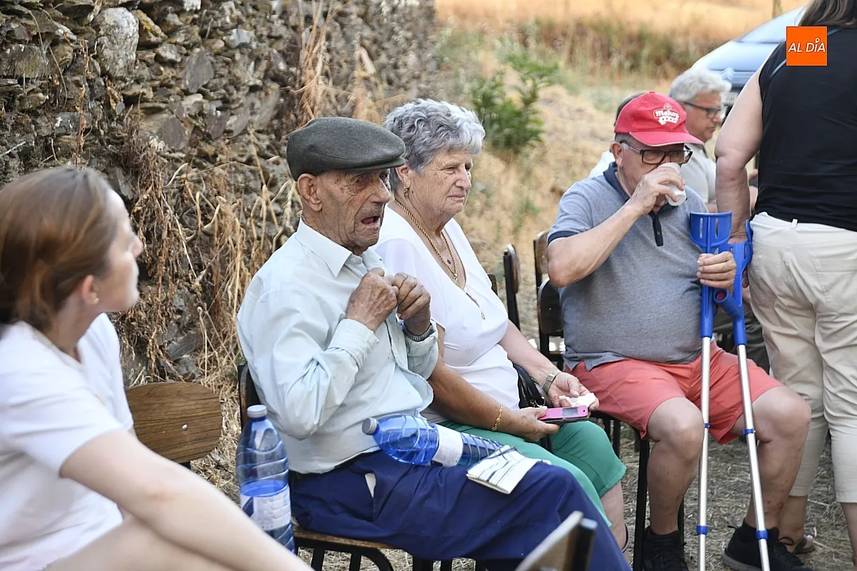 Foto 12 - Robleda y Fuenteguinaldo se vuelcan para atender a cerca de 300 vecinos desalojados de El Payo
