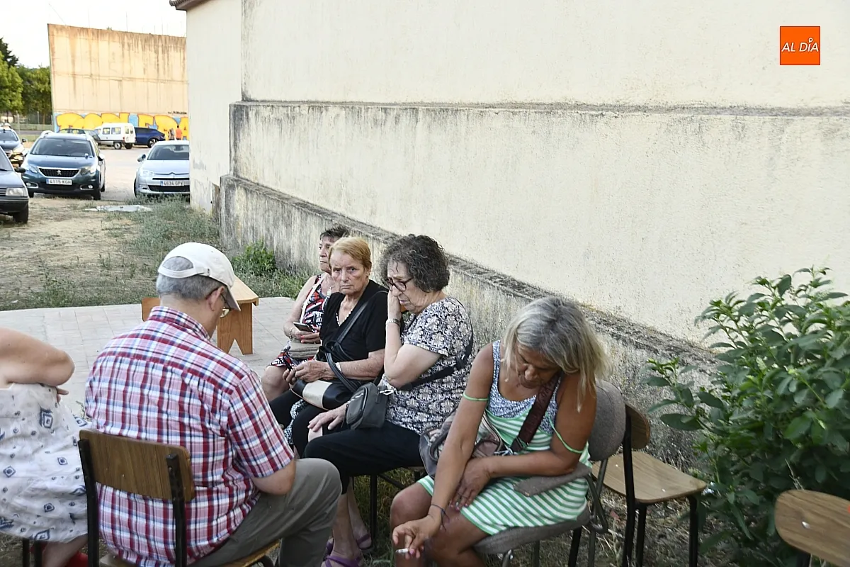 Foto 13 - Robleda y Fuenteguinaldo se vuelcan para atender a cerca de 300 vecinos desalojados de El Payo