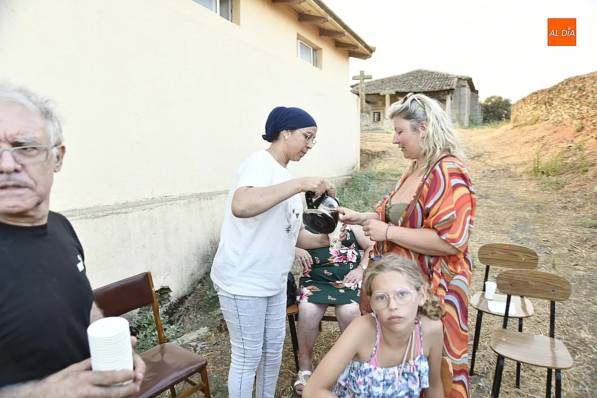 Foto 15 - Robleda y Fuenteguinaldo se vuelcan para atender a cerca de 300 vecinos desalojados de El Payo