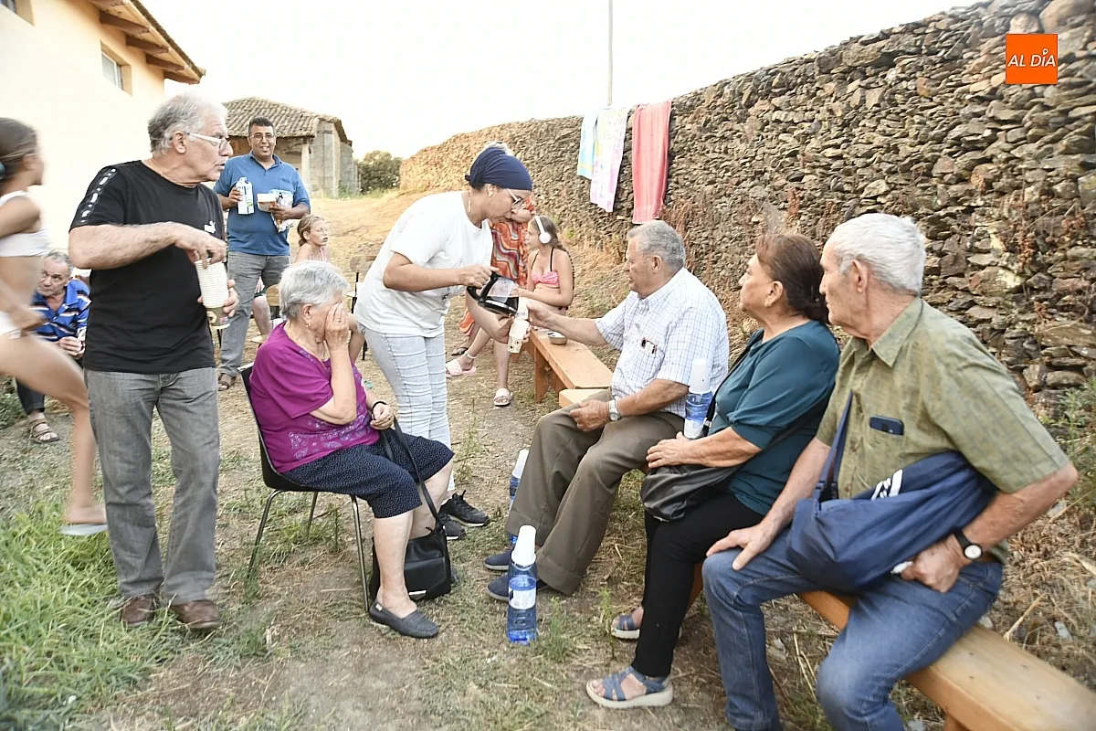 Foto 16 - Robleda y Fuenteguinaldo se vuelcan para atender a cerca de 300 vecinos desalojados de El Payo