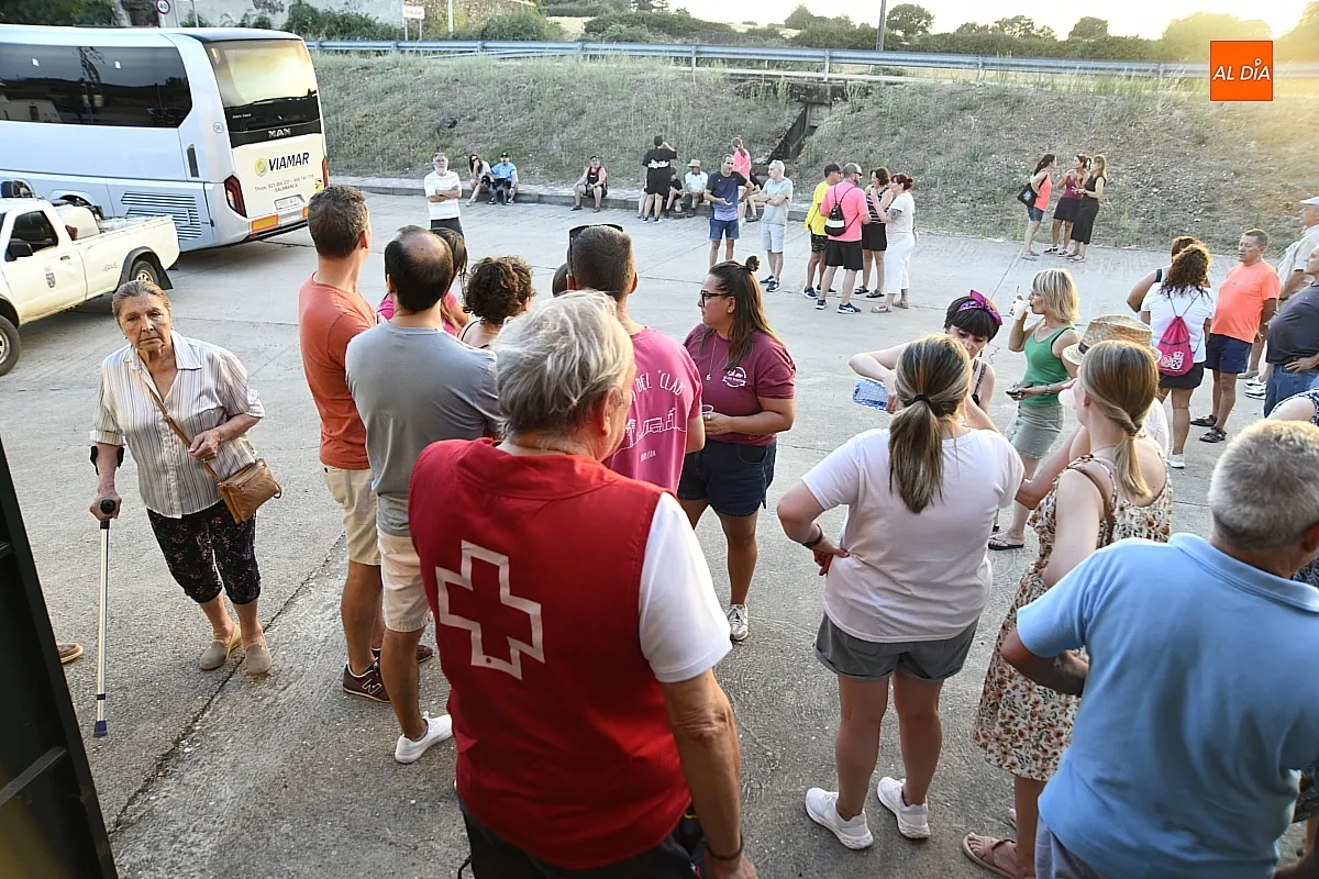Foto 18 - Robleda y Fuenteguinaldo se vuelcan para atender a cerca de 300 vecinos desalojados de El Payo
