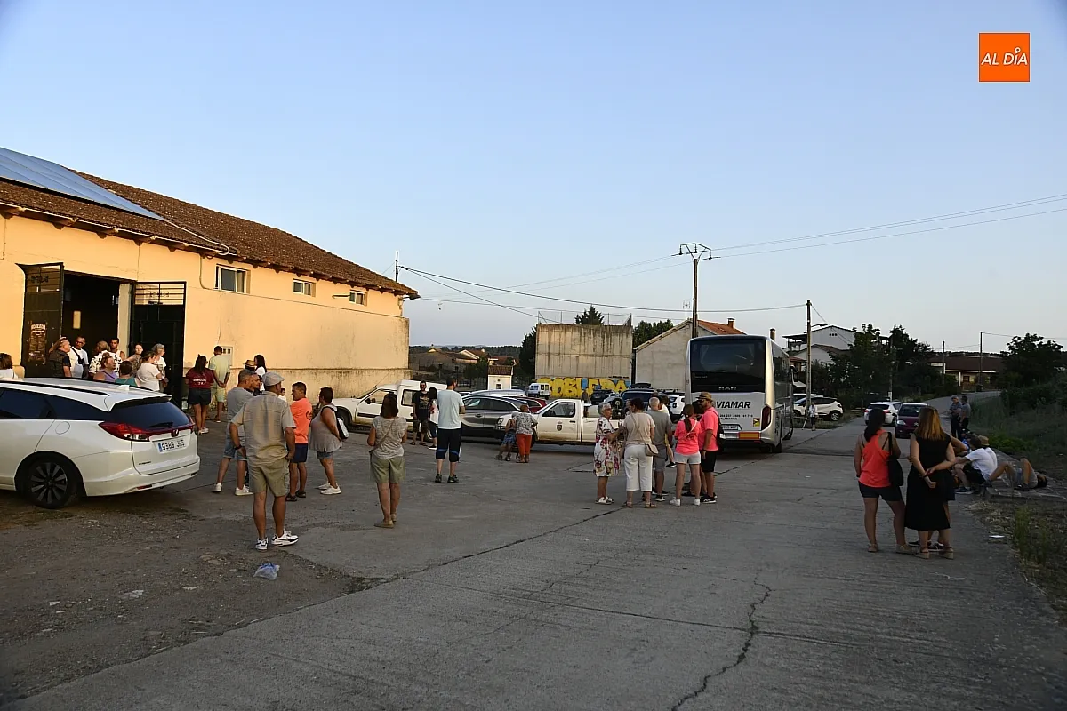 Foto 3 - Robleda y Fuenteguinaldo se vuelcan para atender a cerca de 300 vecinos desalojados de El Payo