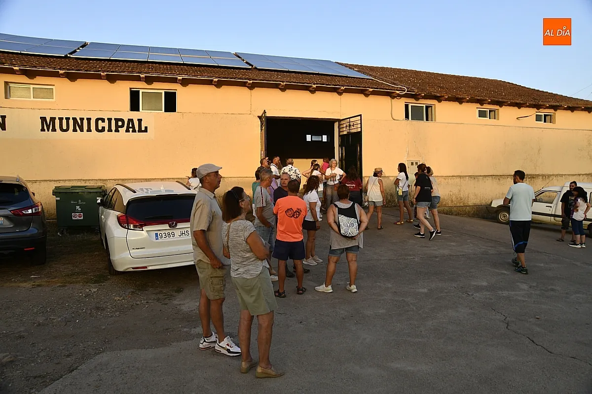 Foto 5 - Robleda y Fuenteguinaldo se vuelcan para atender a cerca de 300 vecinos desalojados de El Payo