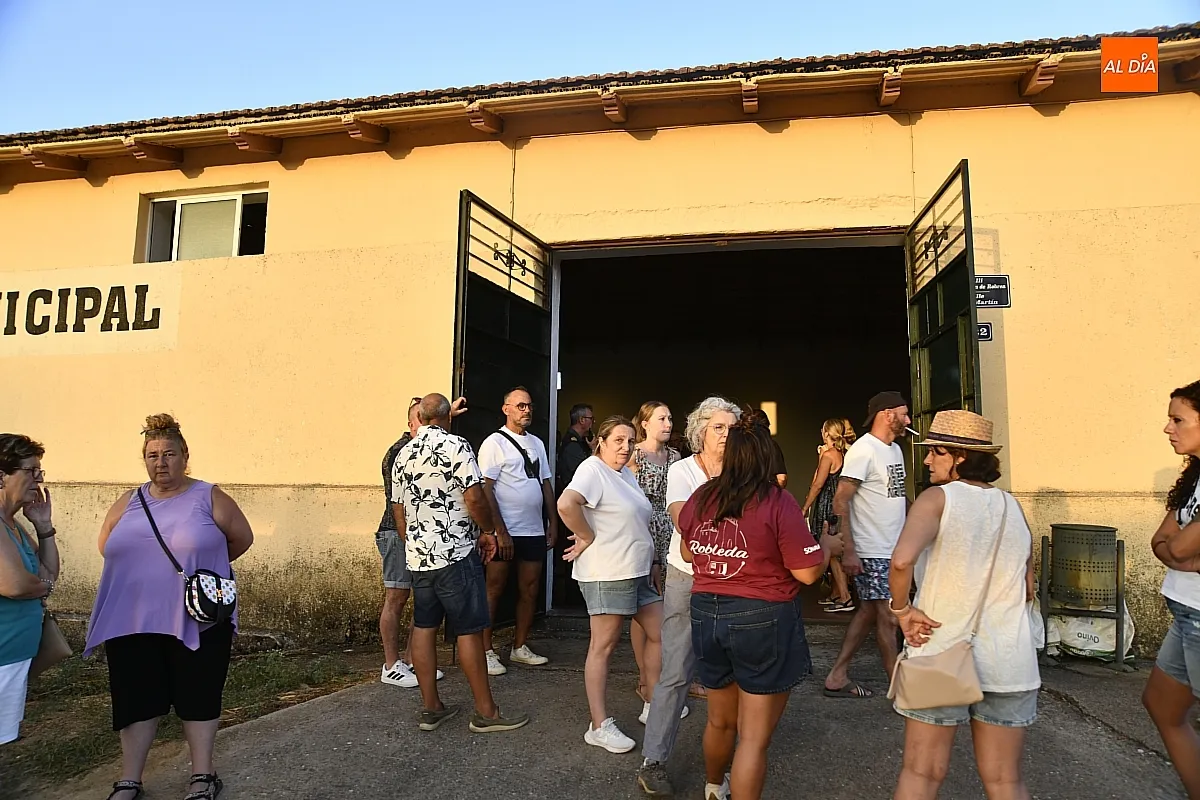Foto 6 - Robleda y Fuenteguinaldo se vuelcan para atender a cerca de 300 vecinos desalojados de El Payo